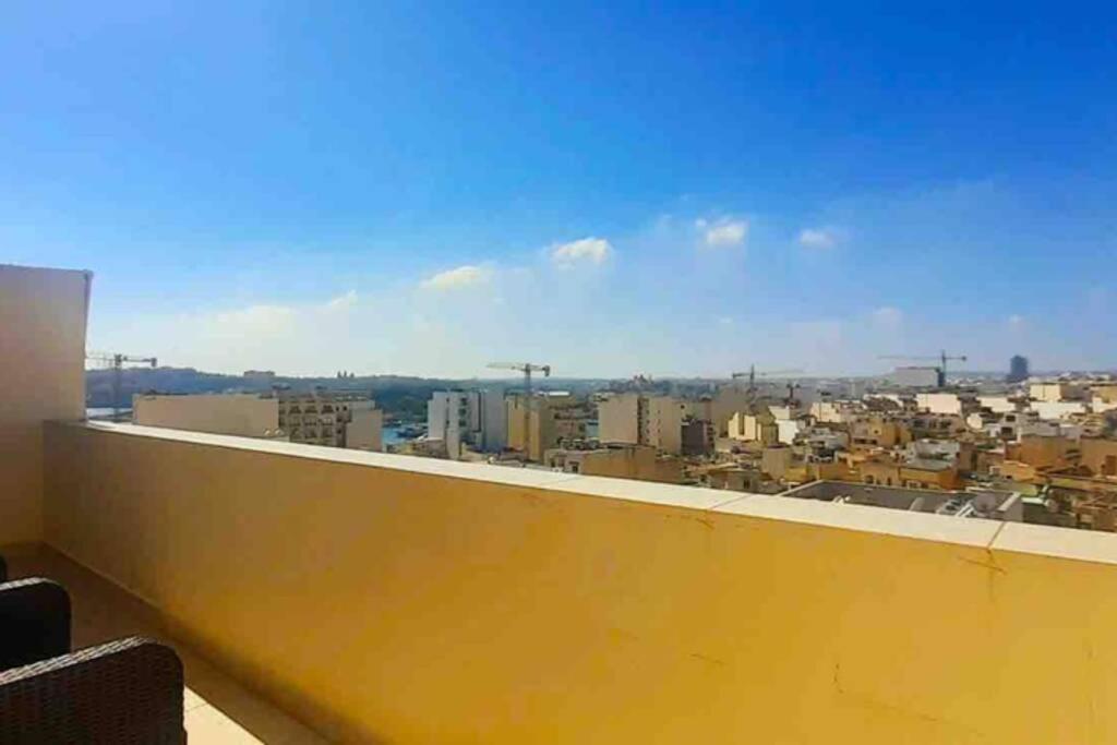 Luxurious Furnished Penthouse Apartment In Sliema Exterior foto